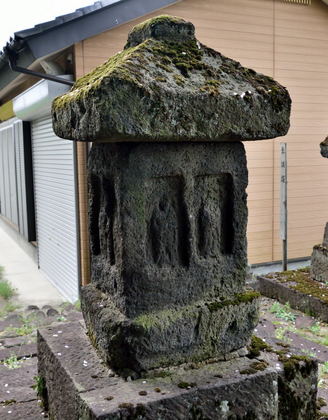 近戸神社　石造六地蔵石殿5.jpg